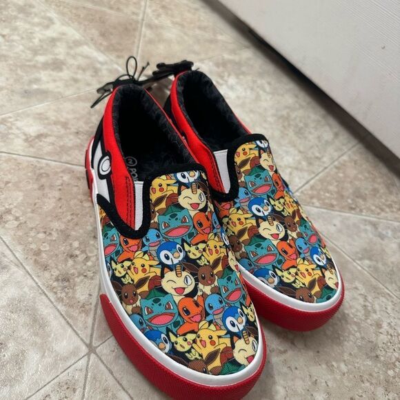 Kids Pokemon Slip On Sneakers Size 3 - Picture 2 of 3